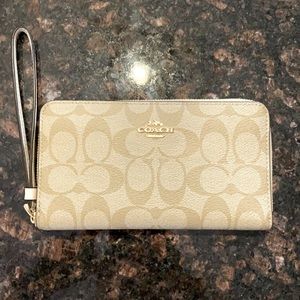 NWT Coach Wallet/Wristlet